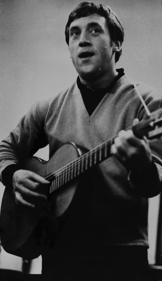 Владимир Высоцкий выступает на КАМАЗе.