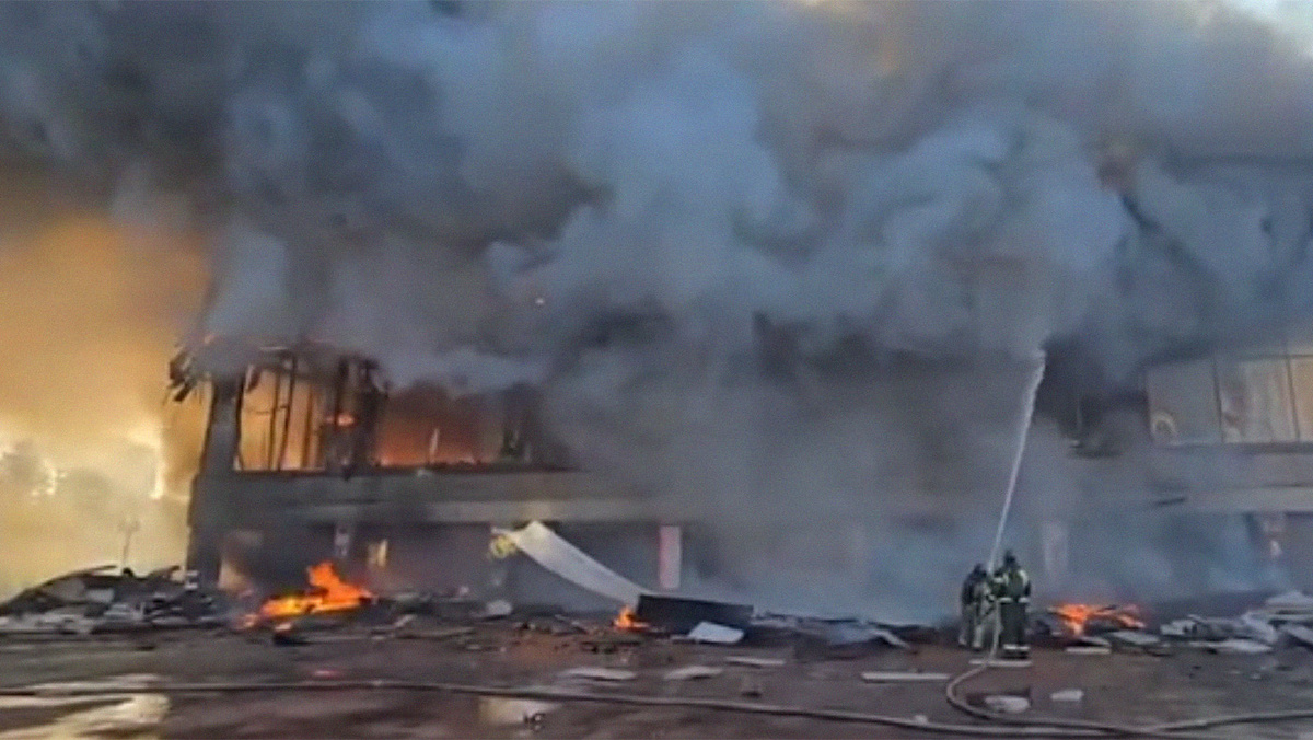   МЧС России- Тушение пожара в в Хабаровском краевом академическом музыкальном театре