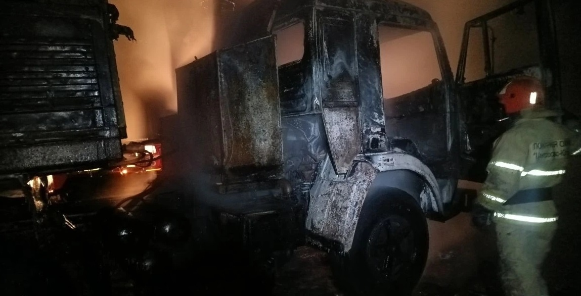    На автозимнике в Югре водитель получил ожоги при возгорании грузовика