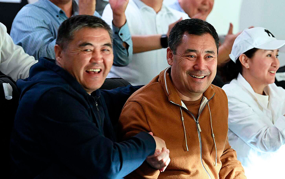 Камчыбек Ташиев (слева) и Садыр Жапаров. Фото пресс-службы президента Кыргызстана