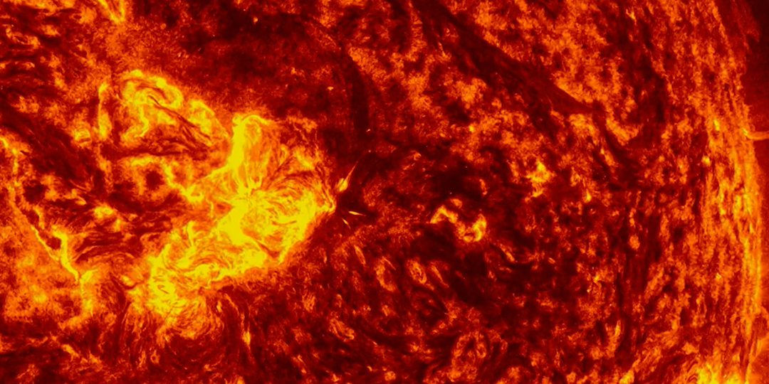 На поверхности Солнца из активных областей сформировался огромный смайлик