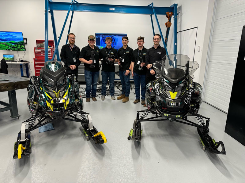 Команда экологичных снегоходов Университета Кларксона посетила Creaform, чтобы усовершенствовать и улучшить свои конструкции снегоходов с помощью 3D-сканеров и ПО для преобразования сканов в CAD.