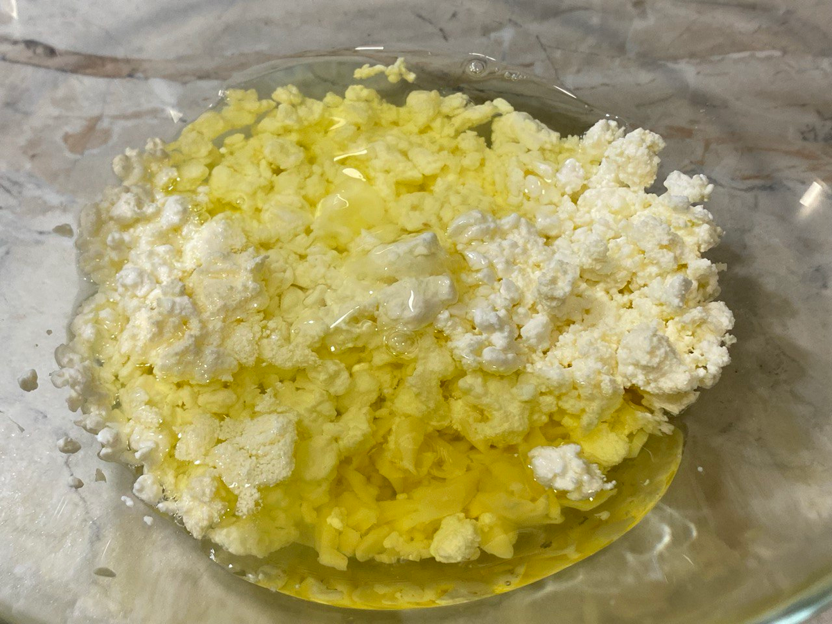 Приготовление творожно-сырной пиццы. Фото автора