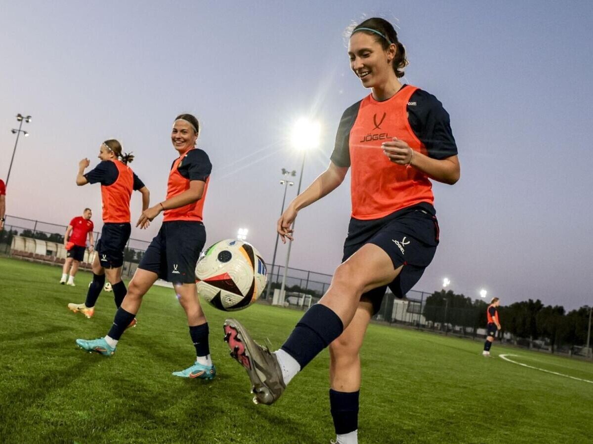    Футболистки сборной России | © Фото : РФС