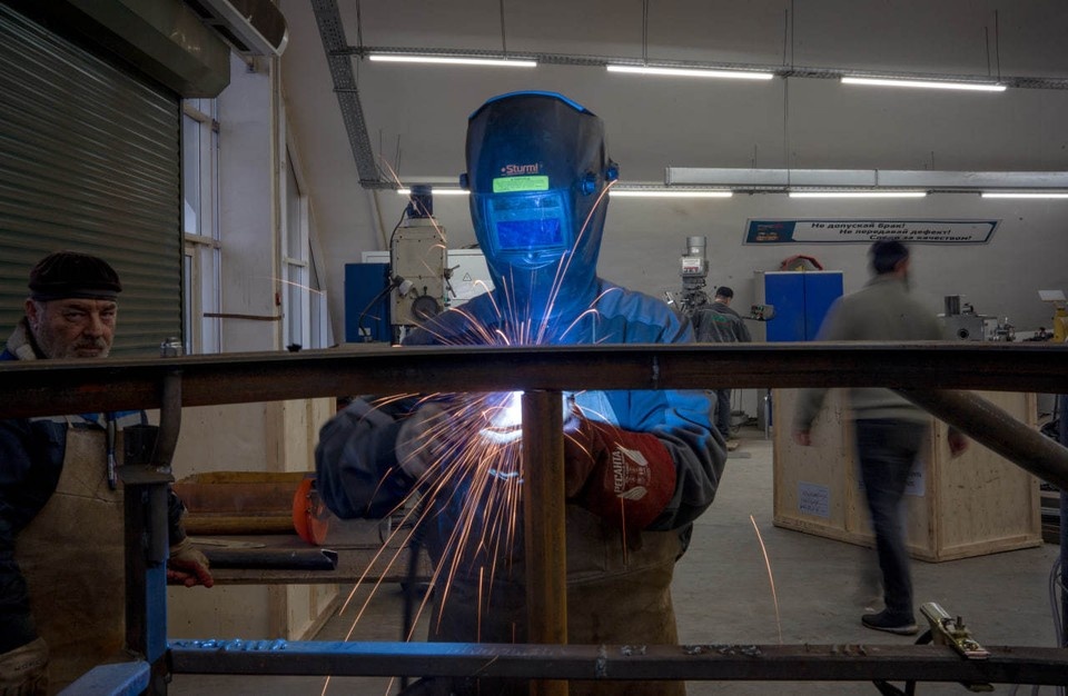    Минстрой: зарплата сварщика в России достигает 500 тысяч рублей Виктор ГУСЕЙНОВ