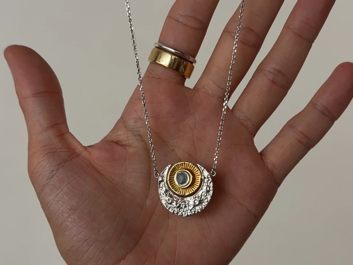 Подвеска "Быть в мире и спокойствии"