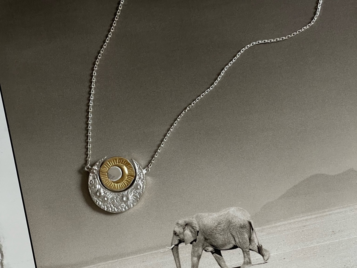 Подвеска "Быть в мире и спокойствии"