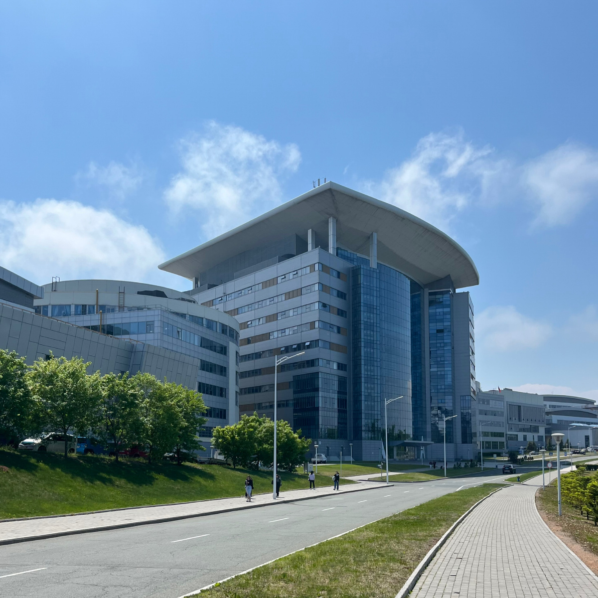 Один из корпусов ДВФУ