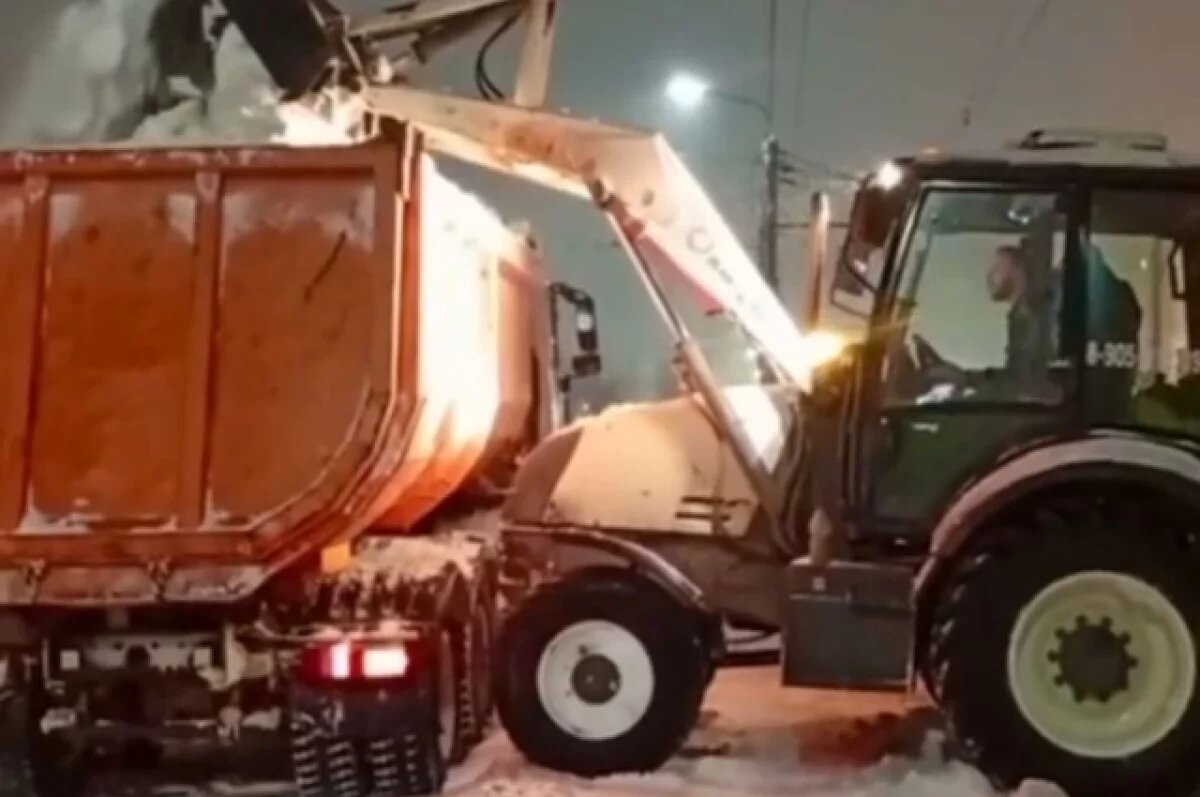    Дорожные службы Нижнего Новгорода перешли на круглосуточную уборку снега