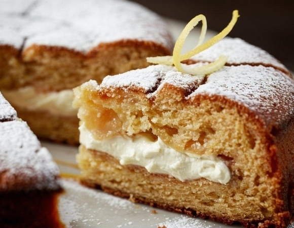 Сделала тот самый пирог "Невский" по ГОСТу — удался пышный, с кремом и сладкой коньячной пропиткой
