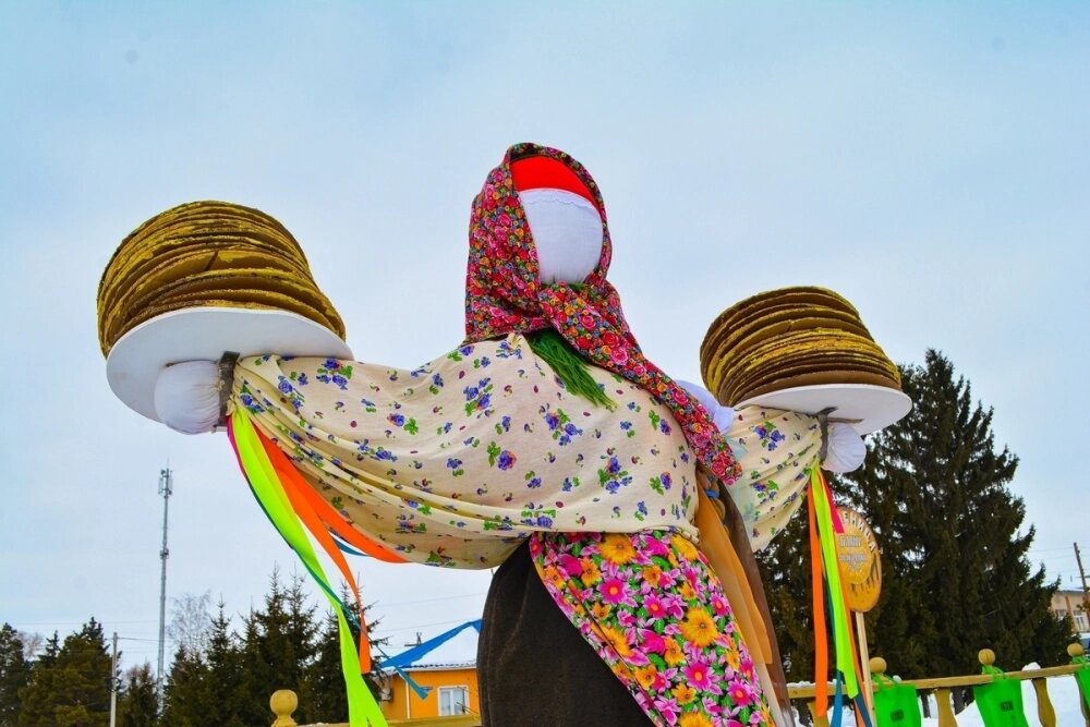    Современный обряд сожжения чучела приобрёл более карнавальный характер. Фото: Омский государственный историко-культурный музей-заповедник "Старина Сибирская"