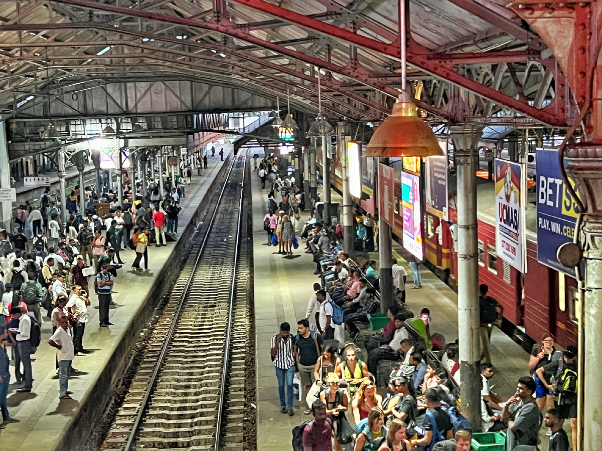 Железнодорожный вокзал в Коломбо, Шри-Ланка. Фото автора 