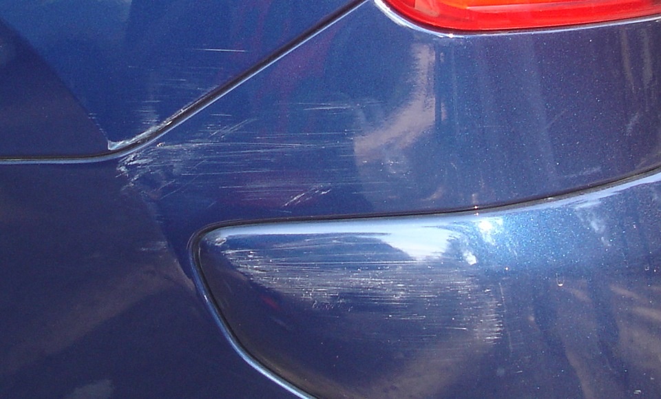 Поверхностная царапина