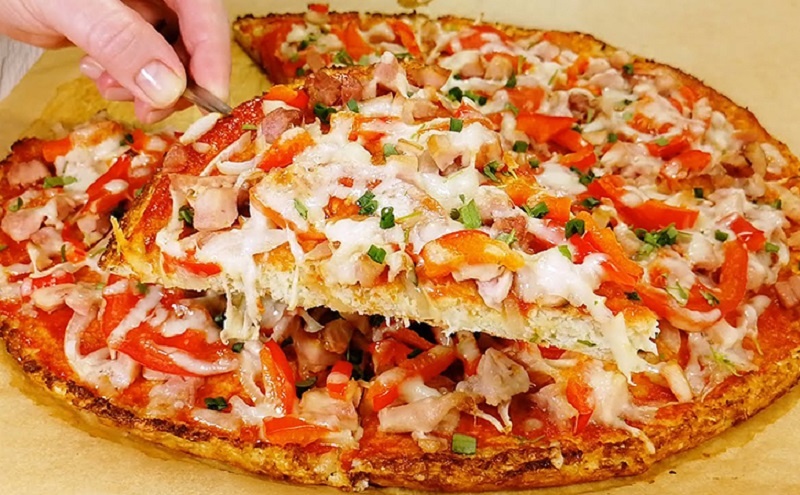 Выпечка без муки, которая не навредит фигуре: капустная "пицца" для ужина без угрызений совести