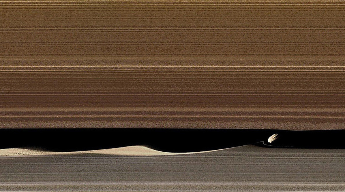 Волны на кольцах Сатурна / НАСА 