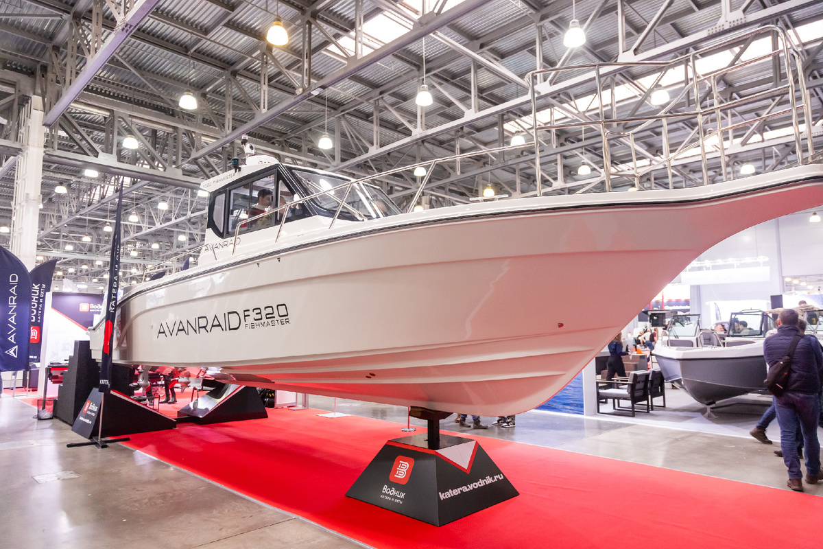 "Московское Боут Шоу 2025", стенд салона катеров и яхт "Водник", AVANRAID F320 FISHMASTER