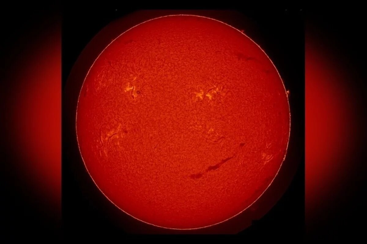    Огромный смайлик на Солнце обсуждают волгоградцы