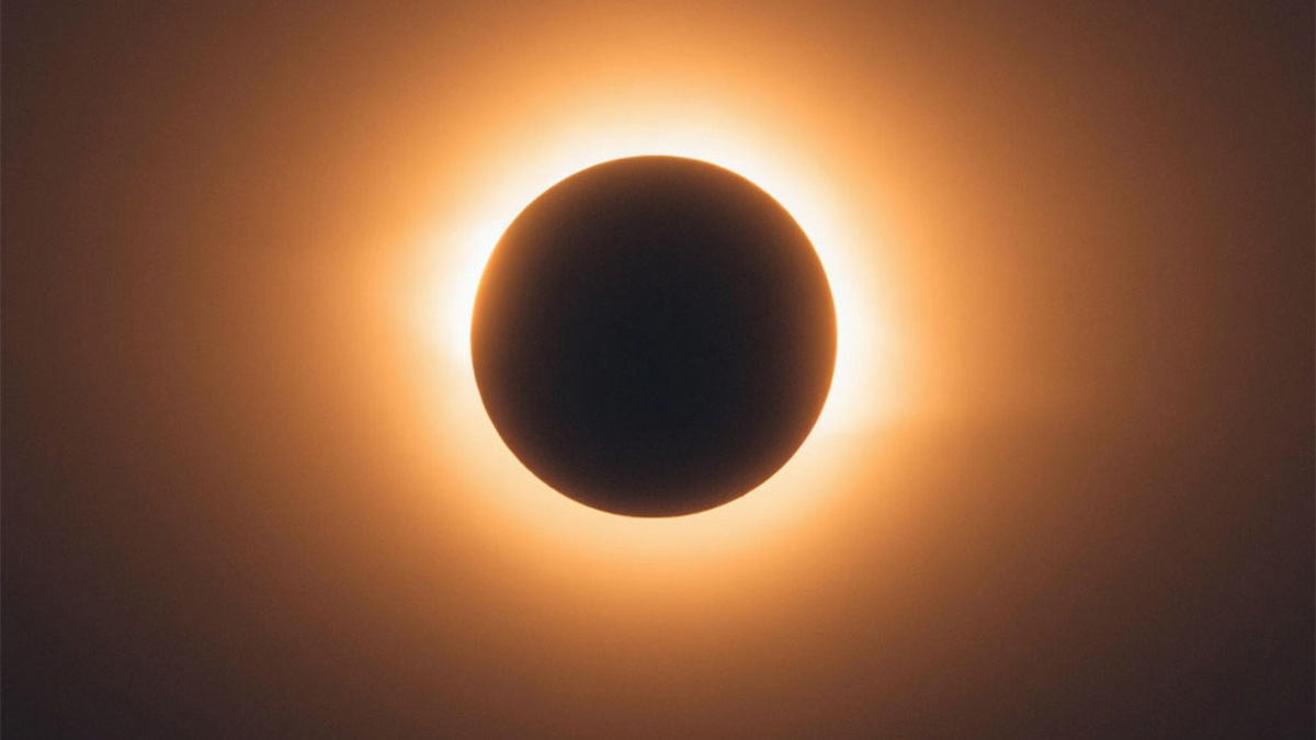 Кольцеобразное солнечное затмение совпадет с фазой новолуния.