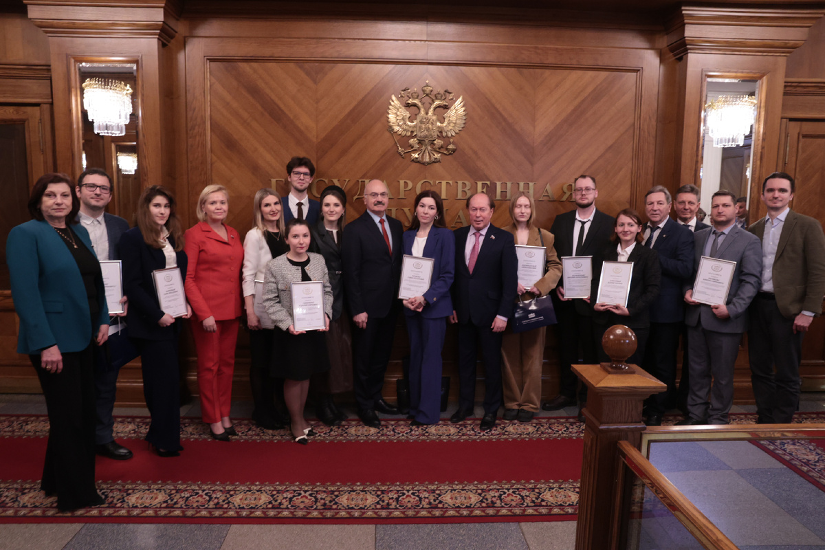 Молодые учёные из Москвы, Омска, Ульяновска, Казани, Курска и Орла с депутатами Государственной Думы - членами Комитета ГД по науке и высшему образованию