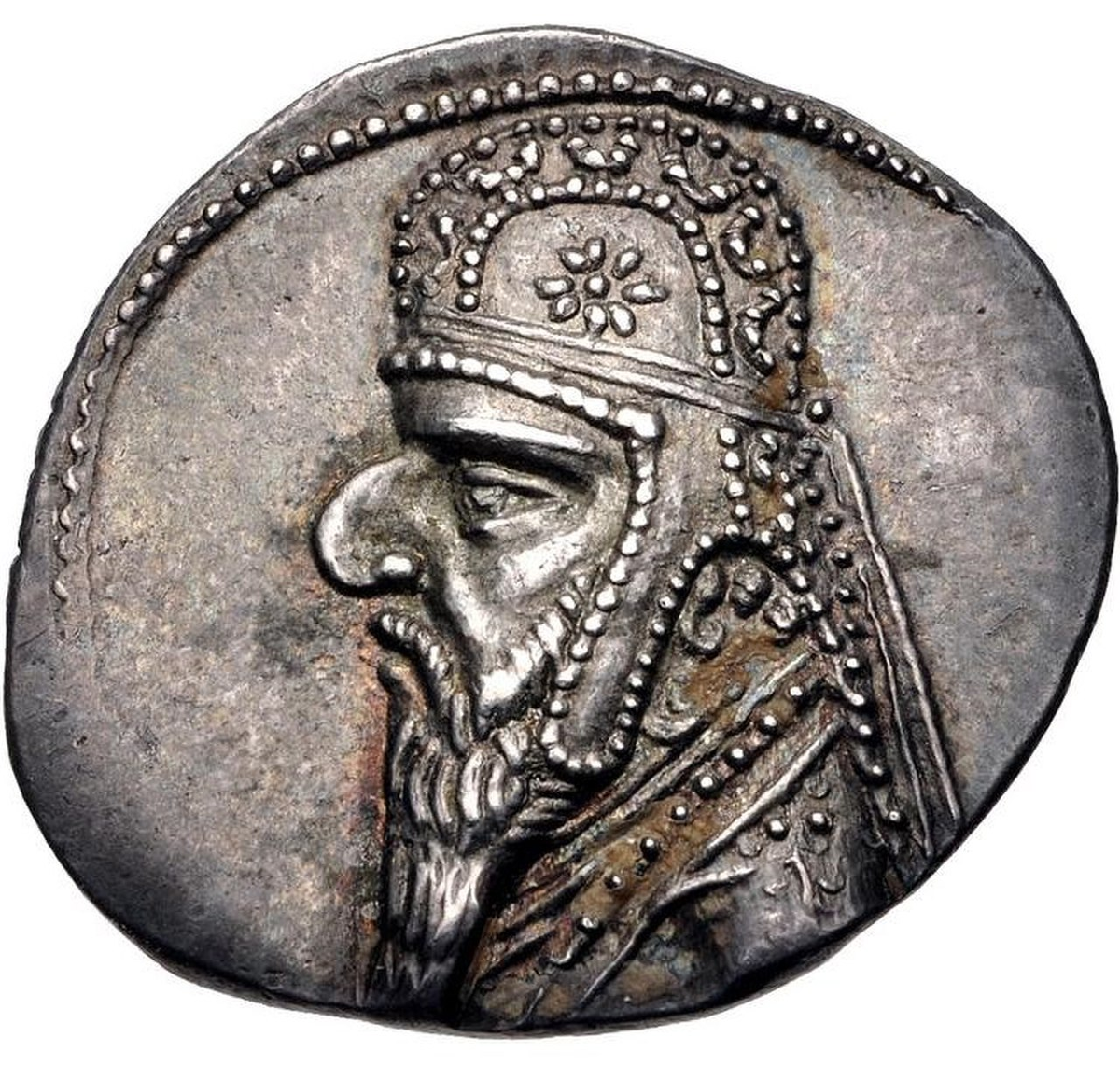 Монета с изображением Митридата II Парфянского.
