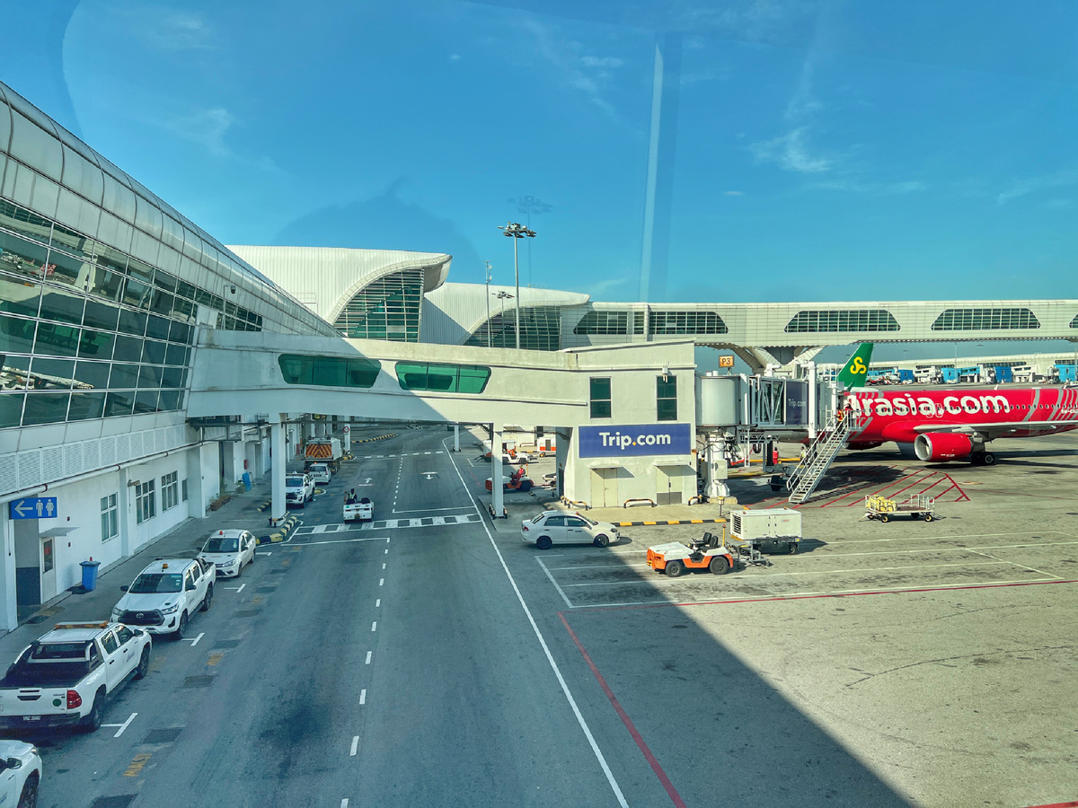 Аэропорт. Куала-Лумпур, Малайзия. Фото автора 