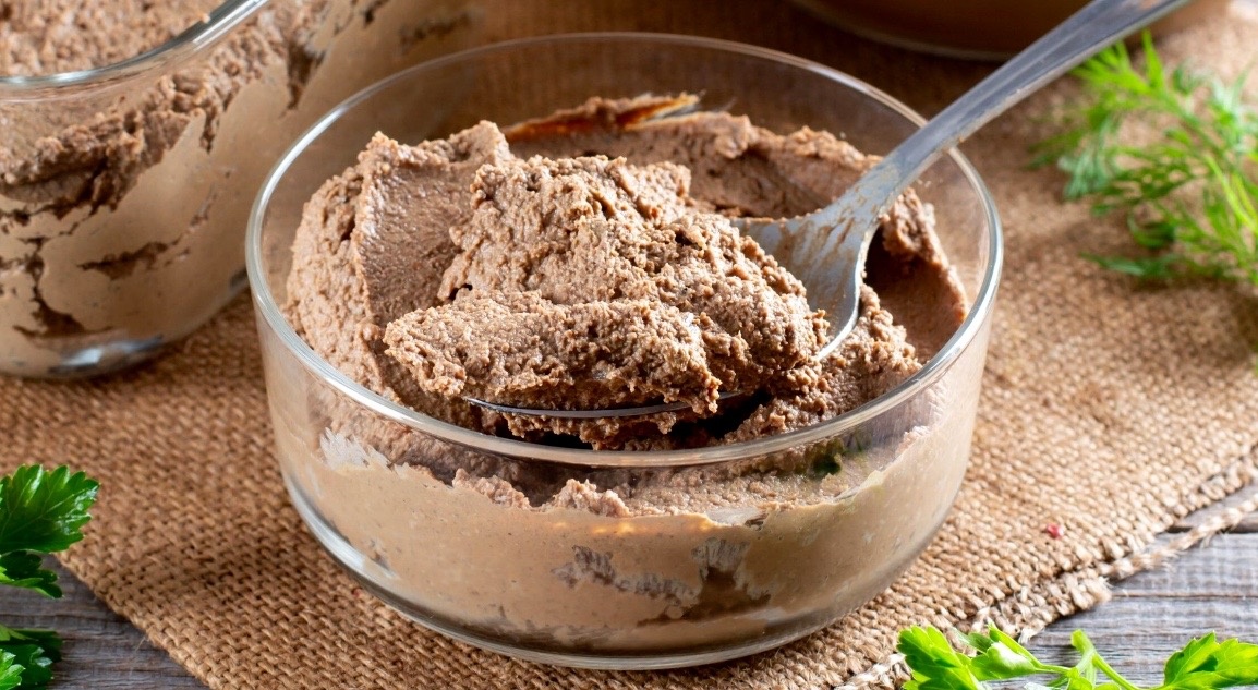 Паштет из свиной печени с грибами и овсяными хлопьями.