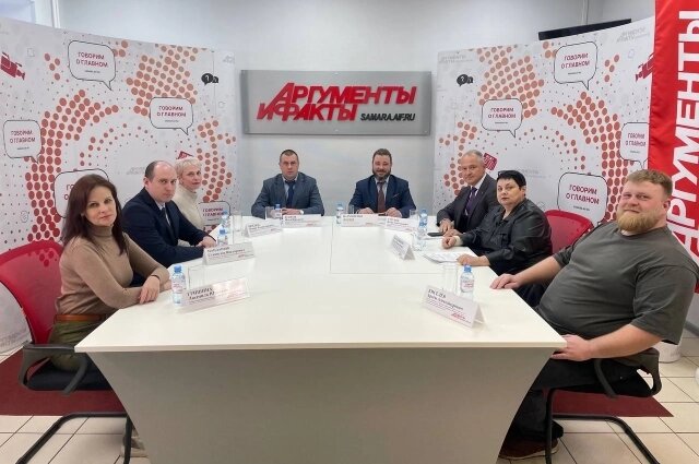    Участники круглого стола в пресс-центре «АиФ-Самара» нашли немало пробелов в обновлённом законодательстве о содержании домашних животных. Фото: АиФ в Самаре/ Елена Мироненко