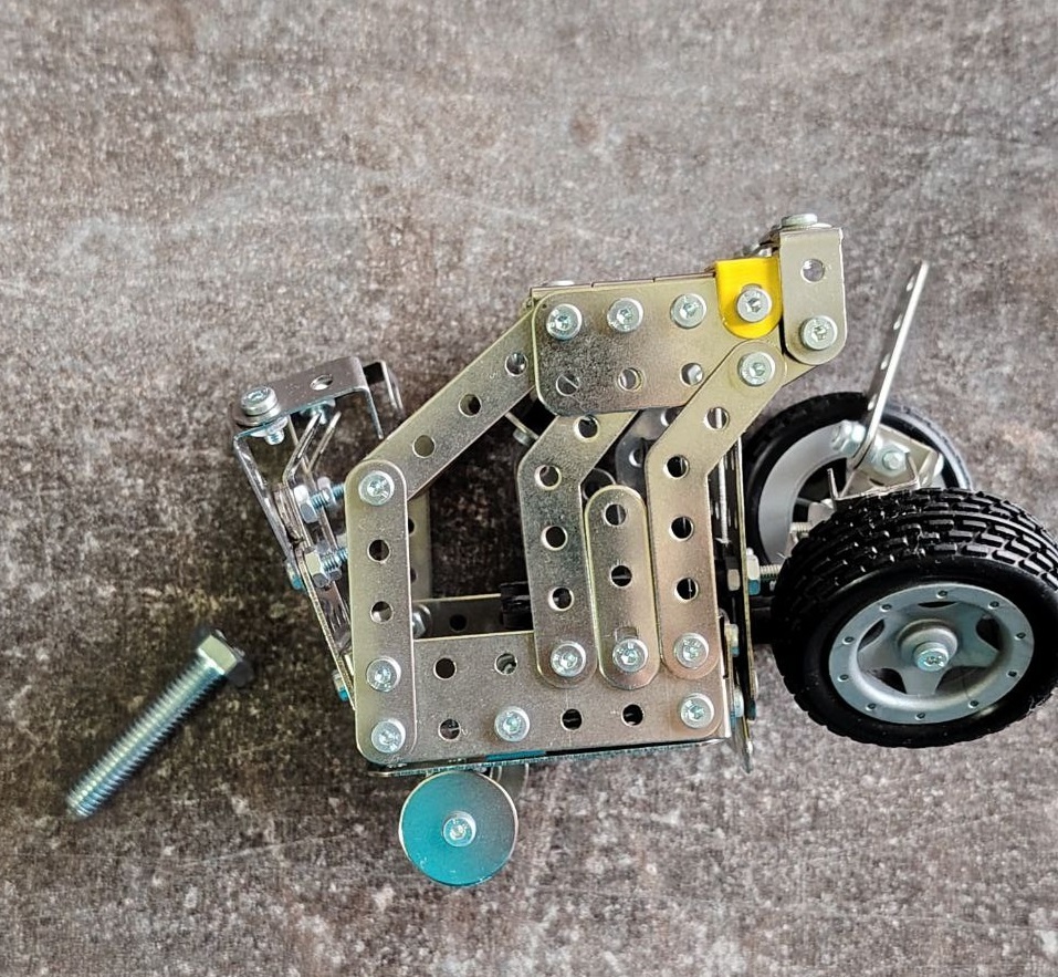 Правильно поставленный винтик улучшает весь механизм.