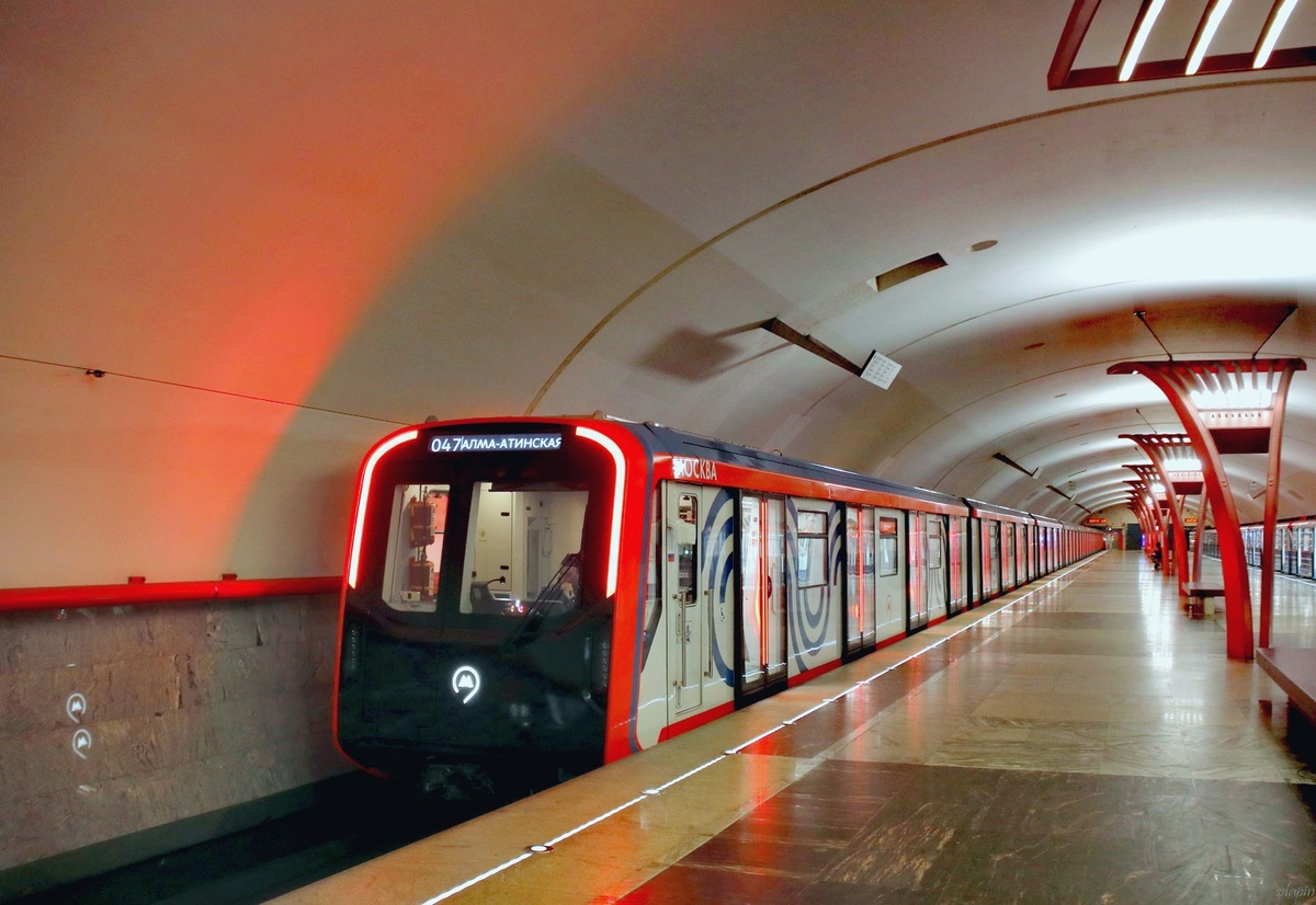 На каких конечных станциях в московском метро пассажиров не просят освободить вагоны? Фото: Сергей Лапин / transphoto.org