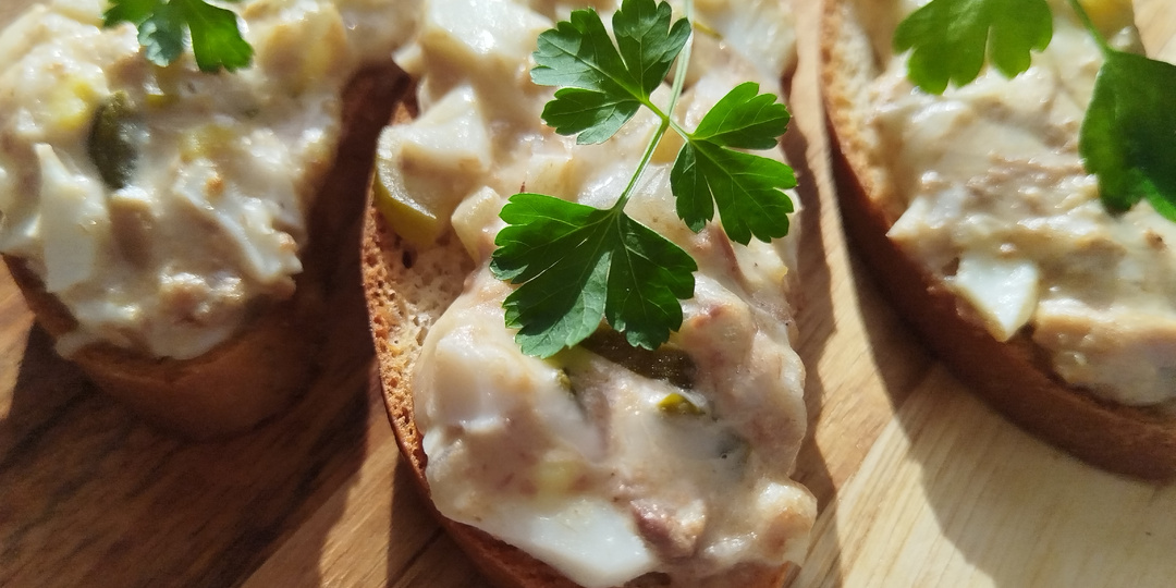 🌟 Бутеры с тунцом и «волшебными» огурчиками: секрет, который вы не знали!