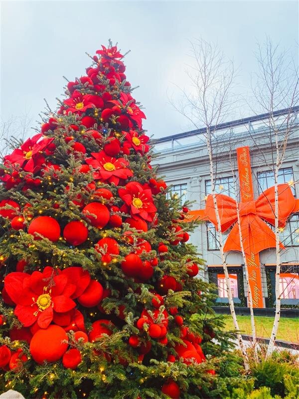 Елочное роскошество возле ЦУМа