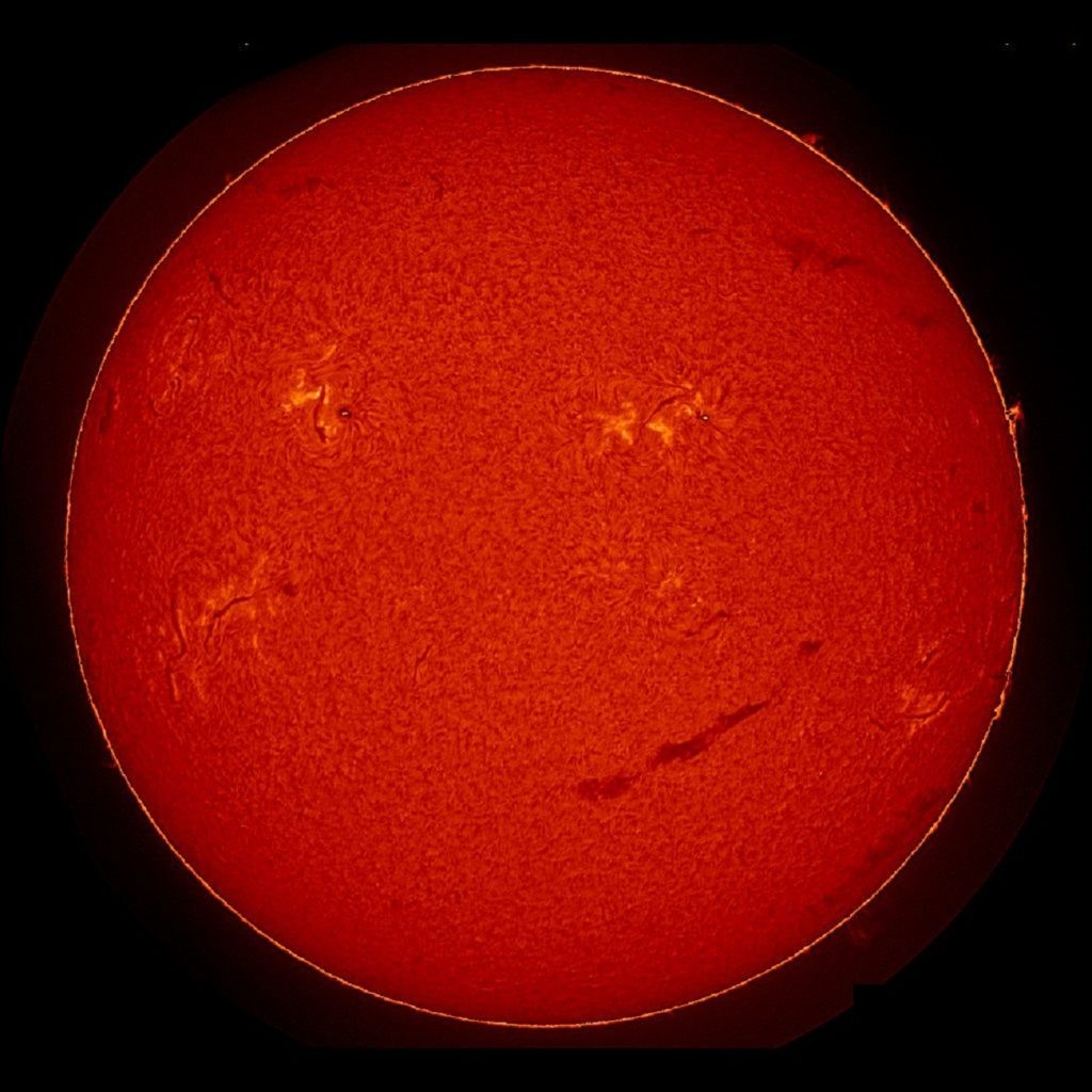 Смайлик на Солнце, 13 февраля 2026. Источник: Лаборатория солнечной астрономии ИКИ ИСЗФ📷    Солнце послало волжанам смайлик в 1,5 млн км в пятницу 13-го

