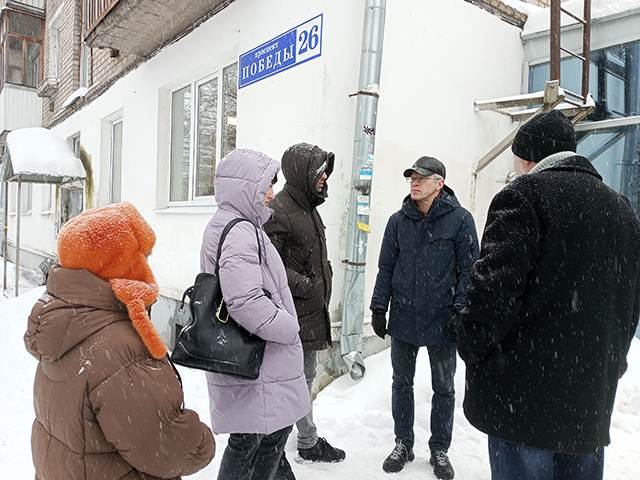 Коммунальный «Расцвет»: пар, вонь, темнота. В пятиэтажке в Твери страдают жильцы