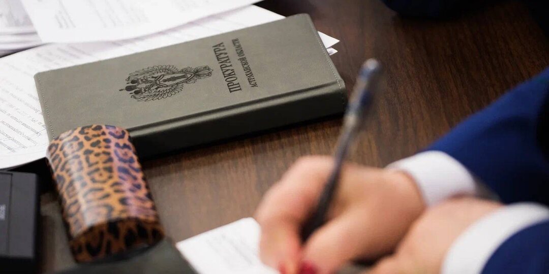 Астраханка украла у знакомой деньги на погребение сына, погибшего на СВО