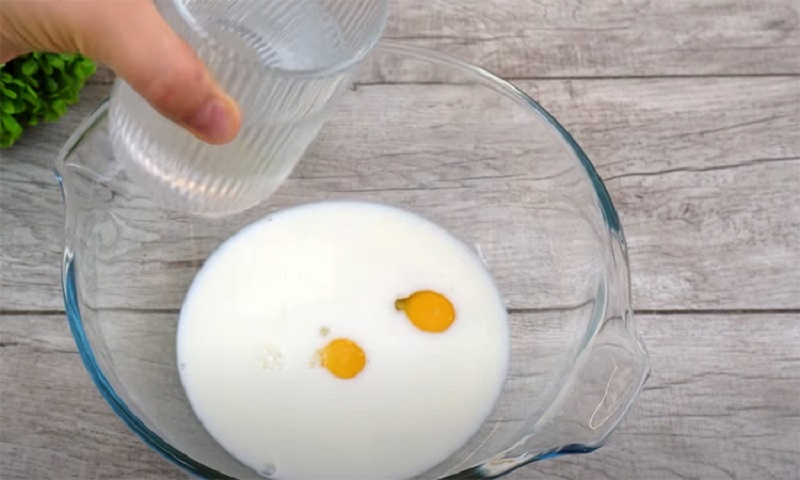 Как приготовить идеальные блины-мешочки: изысканная сырная начинка и необычный вариант с селедкой