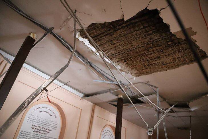 Если падает потолок, проверять нужно все