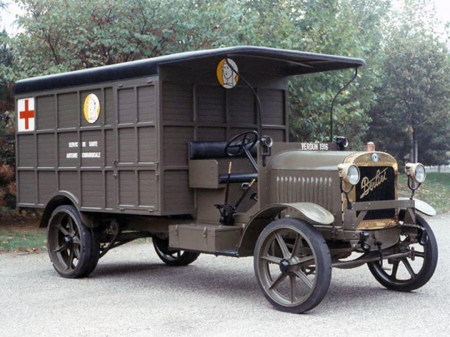 Автомобиль в конфигурации санитарного фургона выпуска 1915 года