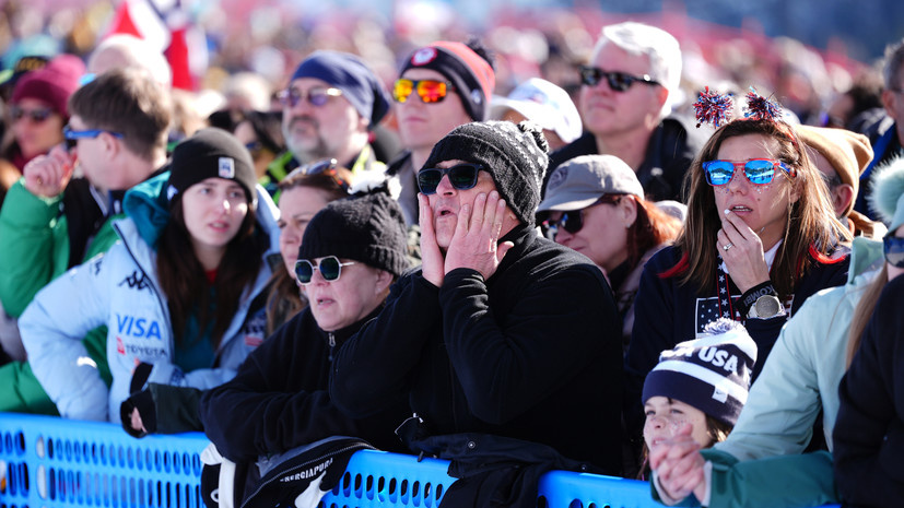     Зрители в финишном городке горнолыжной трассы после падения Линдси Вонн  Andrew Milligan/PA Images via Getty Images