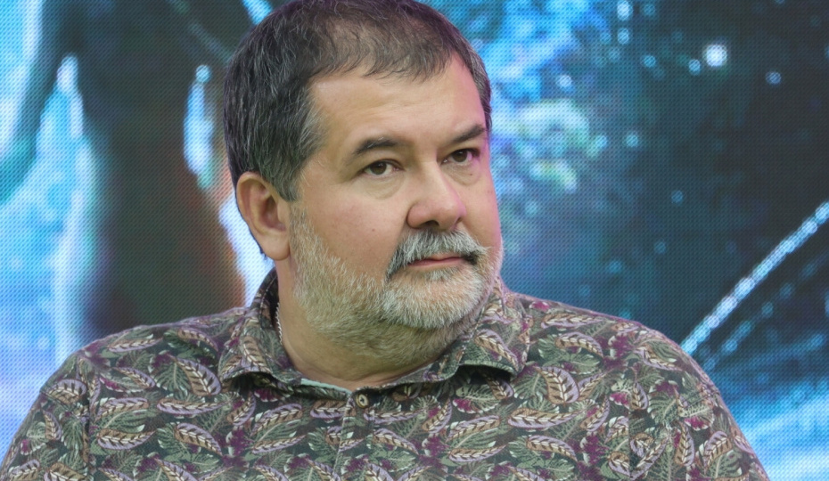Переработка старых сюжетов: фантаст Лукьяненко оценил, может ли ИИ написать культовое произведение