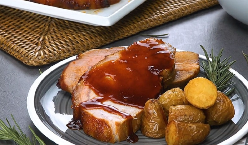 Секреты вкуснейшего запечённого мяса: как приготовить сочную свинину целым куском в духовке без разочарований