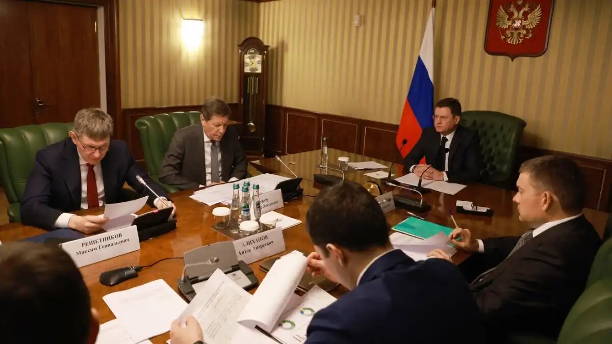 Фото: static.government.ru / пресс-служба Правительства РФ
Александр Новак провёл заседание подкомиссии по повышению устойчивости финансового сектора и отдельных отраслей экономики