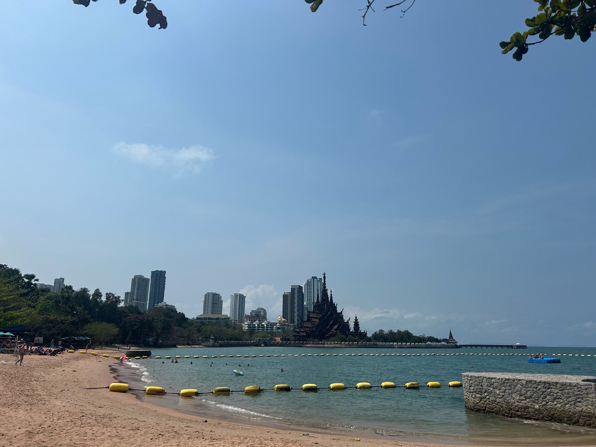 Пляж отеля Garden Sea View Resort 4*, фото автора