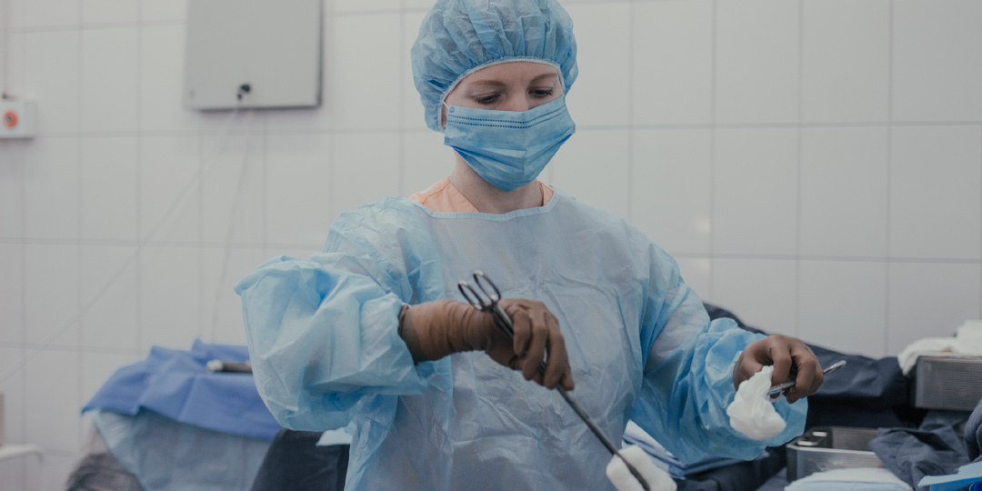 На острие жизни: правила операционных медсестёр