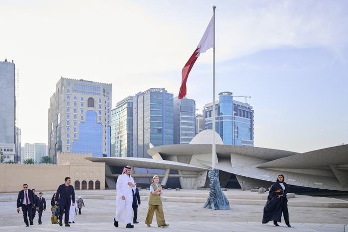 Ольга Любимова в Катаре. Обложка © MAX / Ольга Любимова