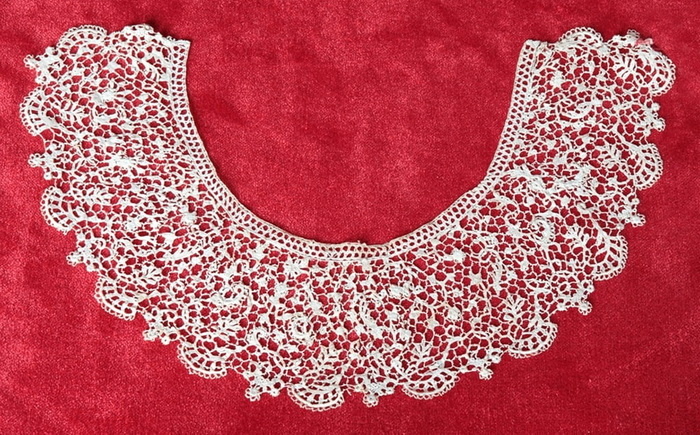 Французов когда-то покорило венецианское кружево - настолько, что пришлось научиться создавать такое же во Франции. 