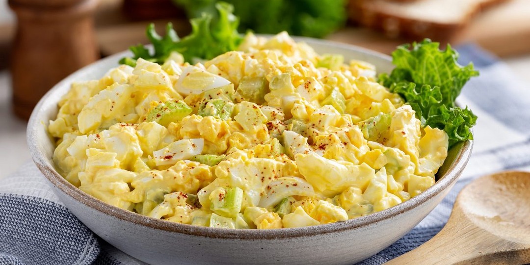 Классический американский яичный салат: пошаговый рецепт