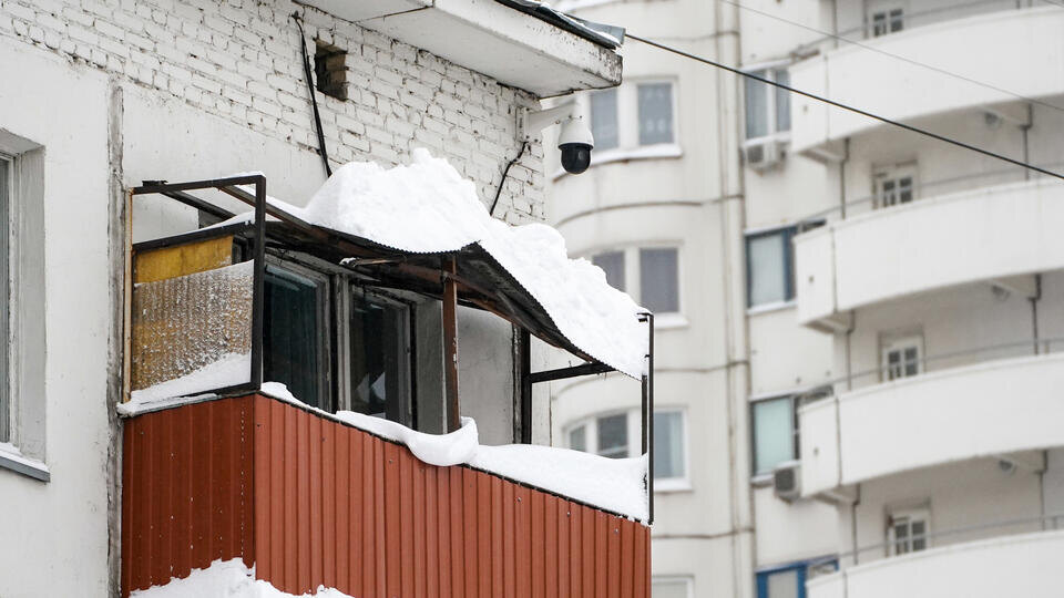     Пять детей пострадали при падении снега с крыши в Нижнем Новгороде ИЗВЕСТИЯ/Сергей Лантюхов