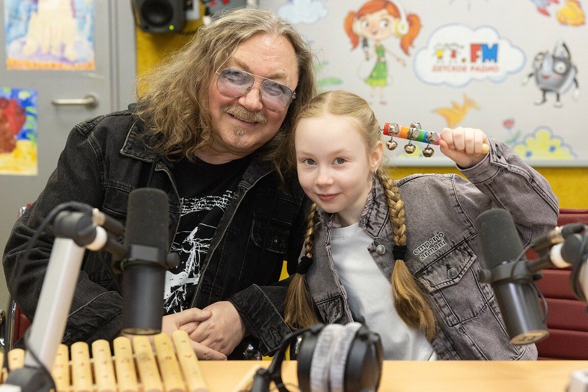     «Мы рады, что песня понравилась»: Игорь Николаев показал трогательное видео с поющей в машине дочерью