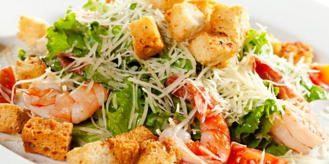 Салат «Цезарь» с морепродуктами