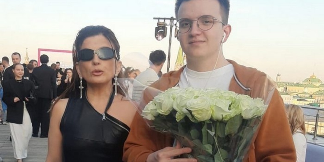 После ухода из жизни супруга, кто оказывает поддержку Диане Гурцкой?